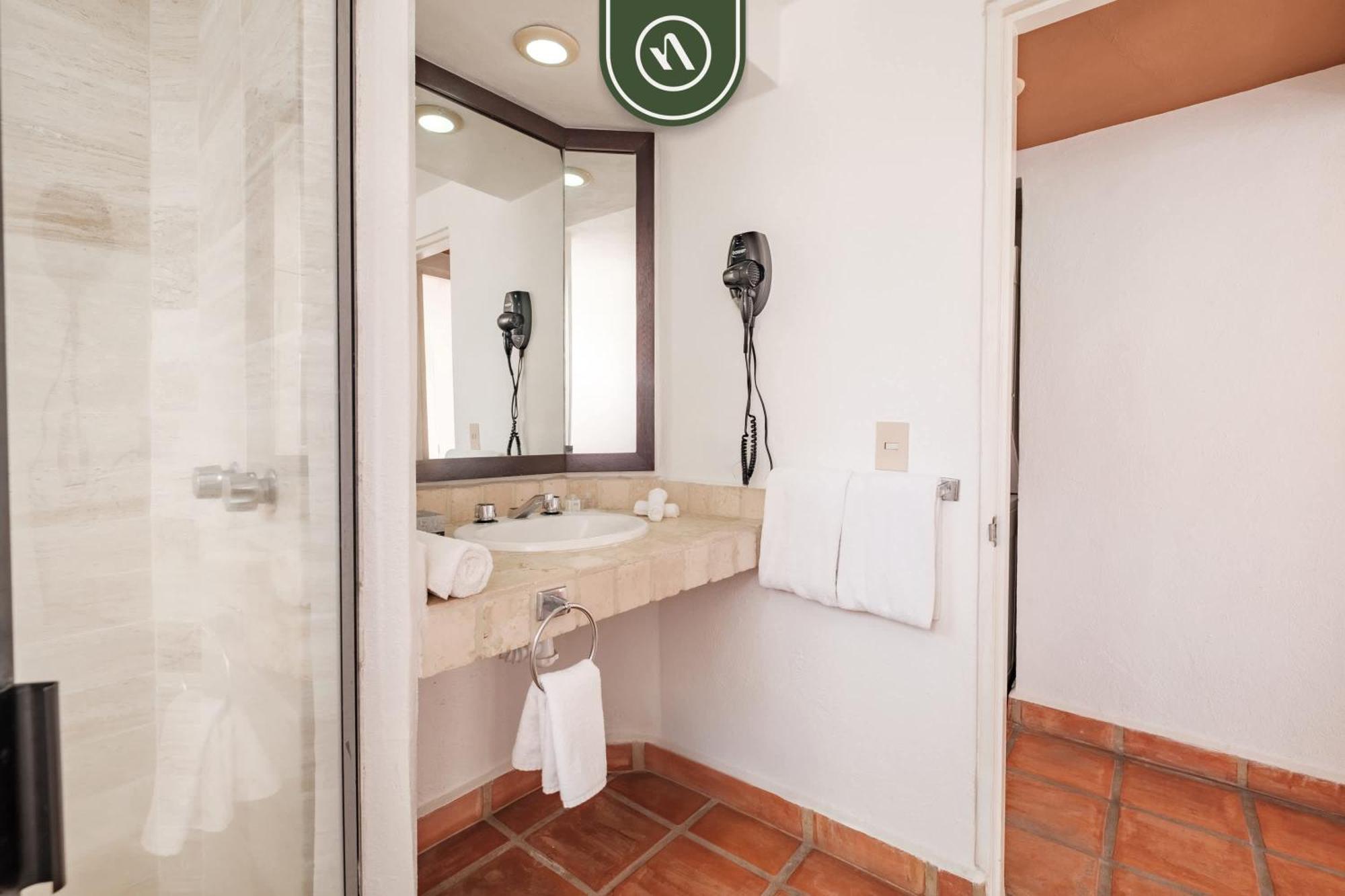 Amazing 2 Bedroom - Partial Oceanview - Pool Apartment *