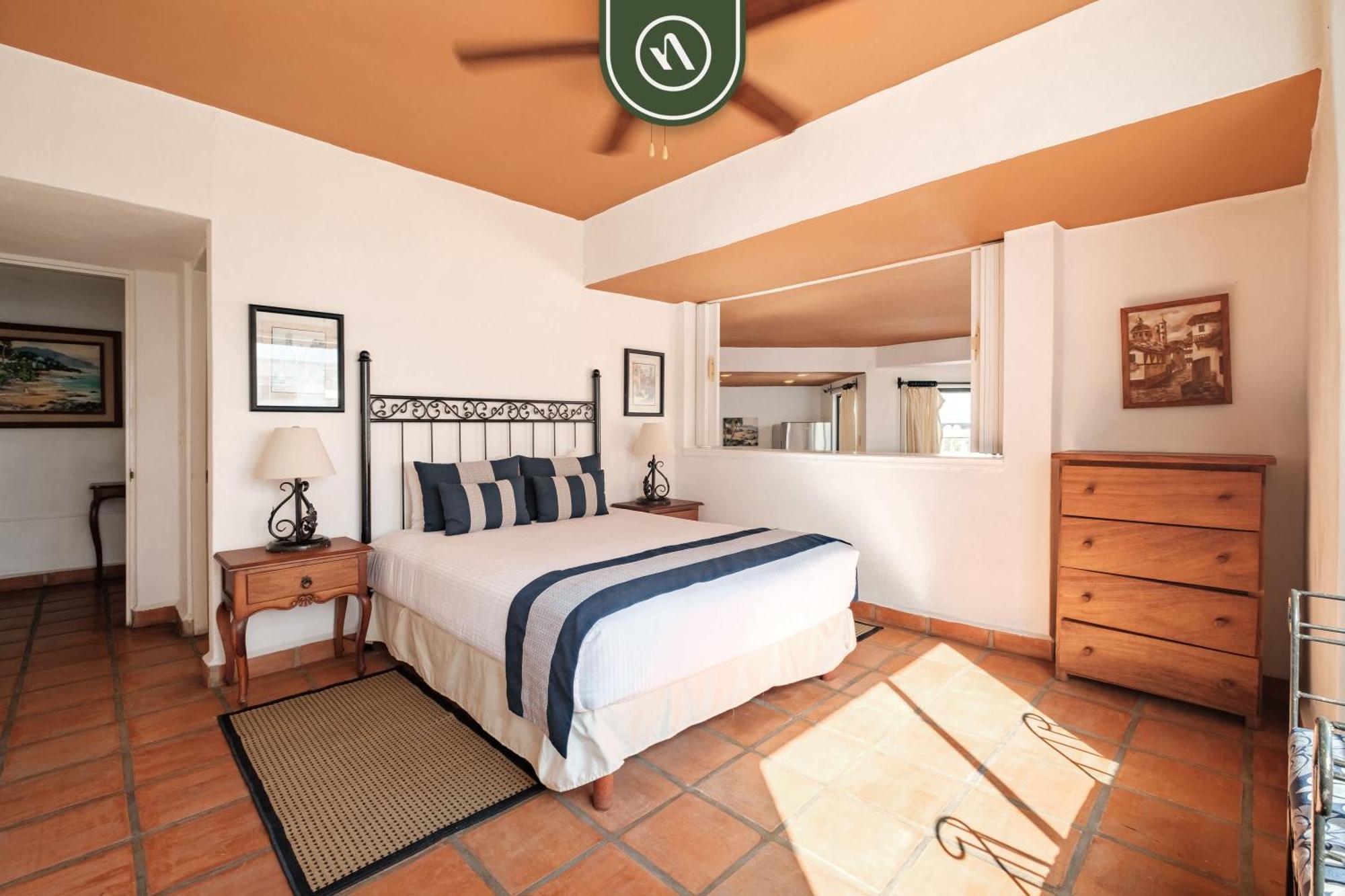 Amazing 2 Bedroom - Partial Oceanview - Pool Apartment